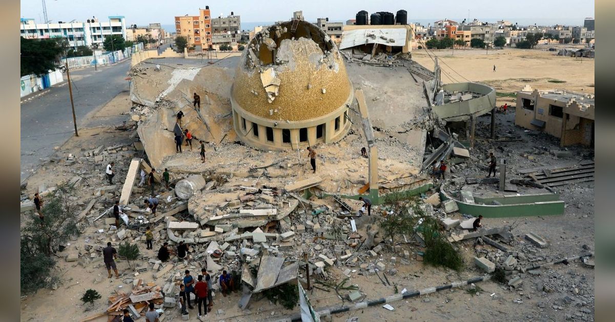 VIDEO Israel Bom Menara Masjid di Gaza Saat Azan Sedang Berkumandang