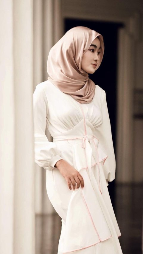 <b>Gamis Ruffle: Cutting Layer untuk Penampilan Manis</b>