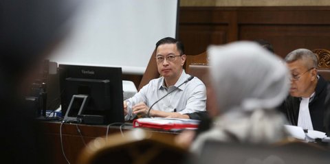 Persahabatan Kental, Senyum Haru & Pelukan Tom Lembong di Ruang Sidang dengar Anies Baswedan Punya Cucu Pertama
